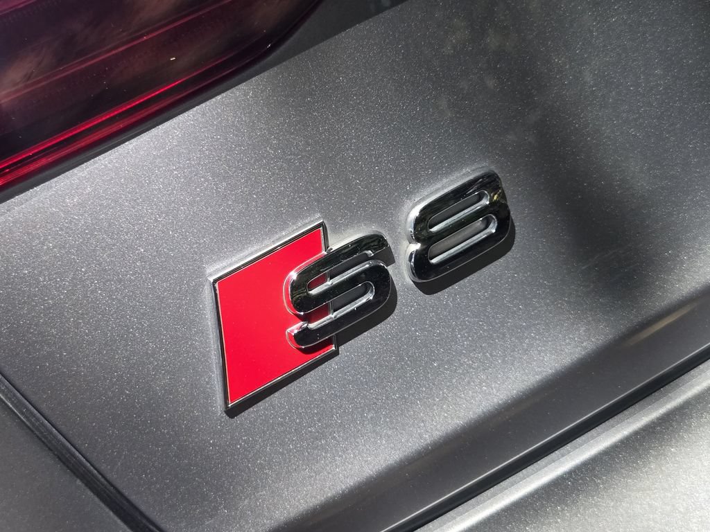 Used 2022 Audi S8 w/ S8 Comfort Plus Package AWD/4WD image 9