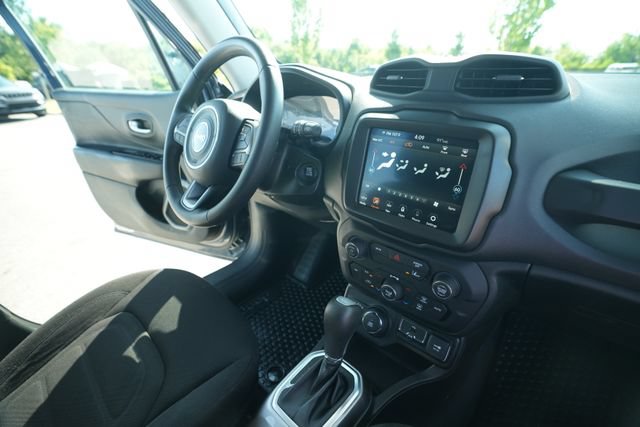 Used 2022 Jeep Renegade Latitude AWD/4WD image 36