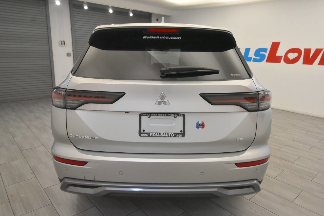 Used 2025 Mitsubishi Outlander SE image 4