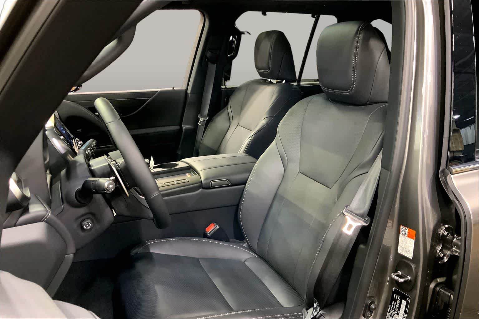 New 2026 Lexus LX 600 4WD w/ Luxury Package image 9