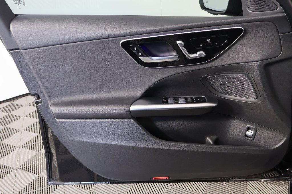 Used 2025 Mercedes-Benz C 300 4MATIC Sedan image 12