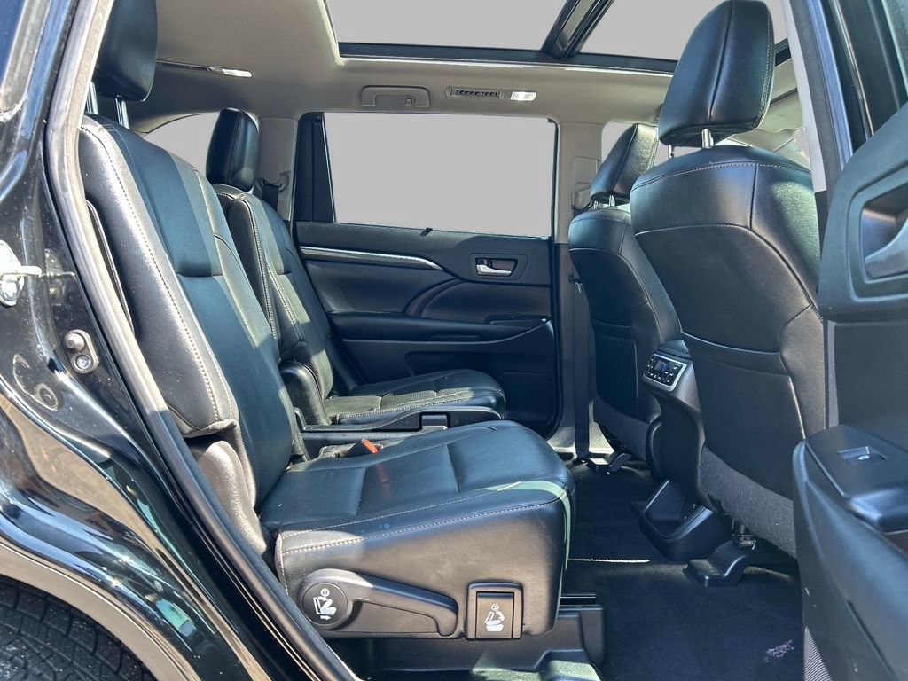Used 2018 Toyota Highlander Limited Platinum AWD/4WD image 17