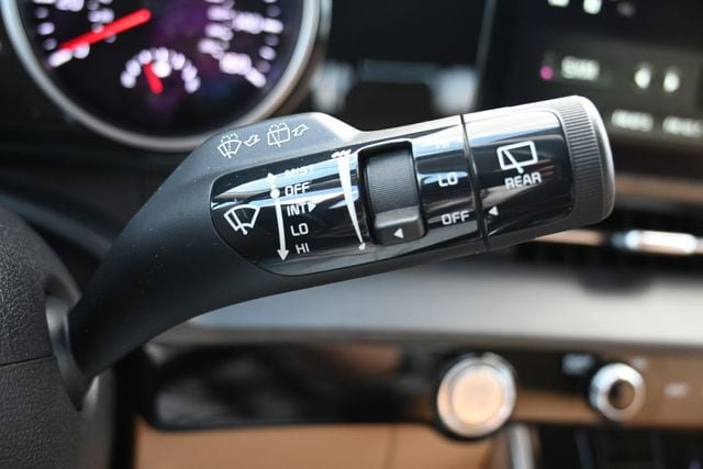 Used 2022 Kia Carnival EX FWD image 37