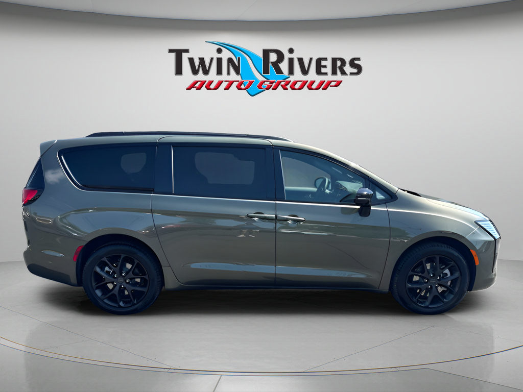 New 2027 Chrysler Pacifica Limited AWD/4WD image 5