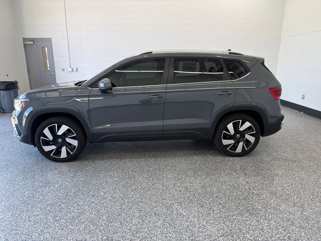 Certified 2024 Volkswagen Taos SEL AWD/4WD image 2
