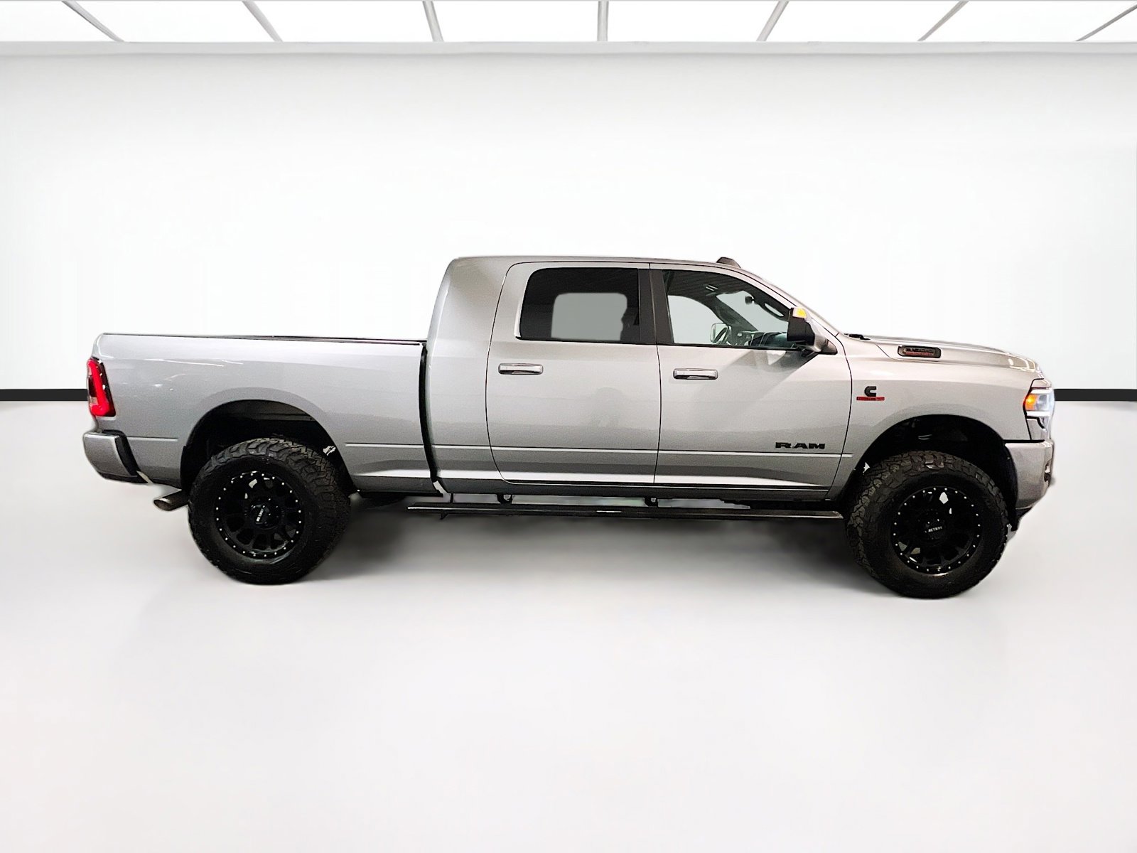 Used 2020 RAM 3500 Big Horn w/ Level 2 Equipment Group AWD/4WD image 23