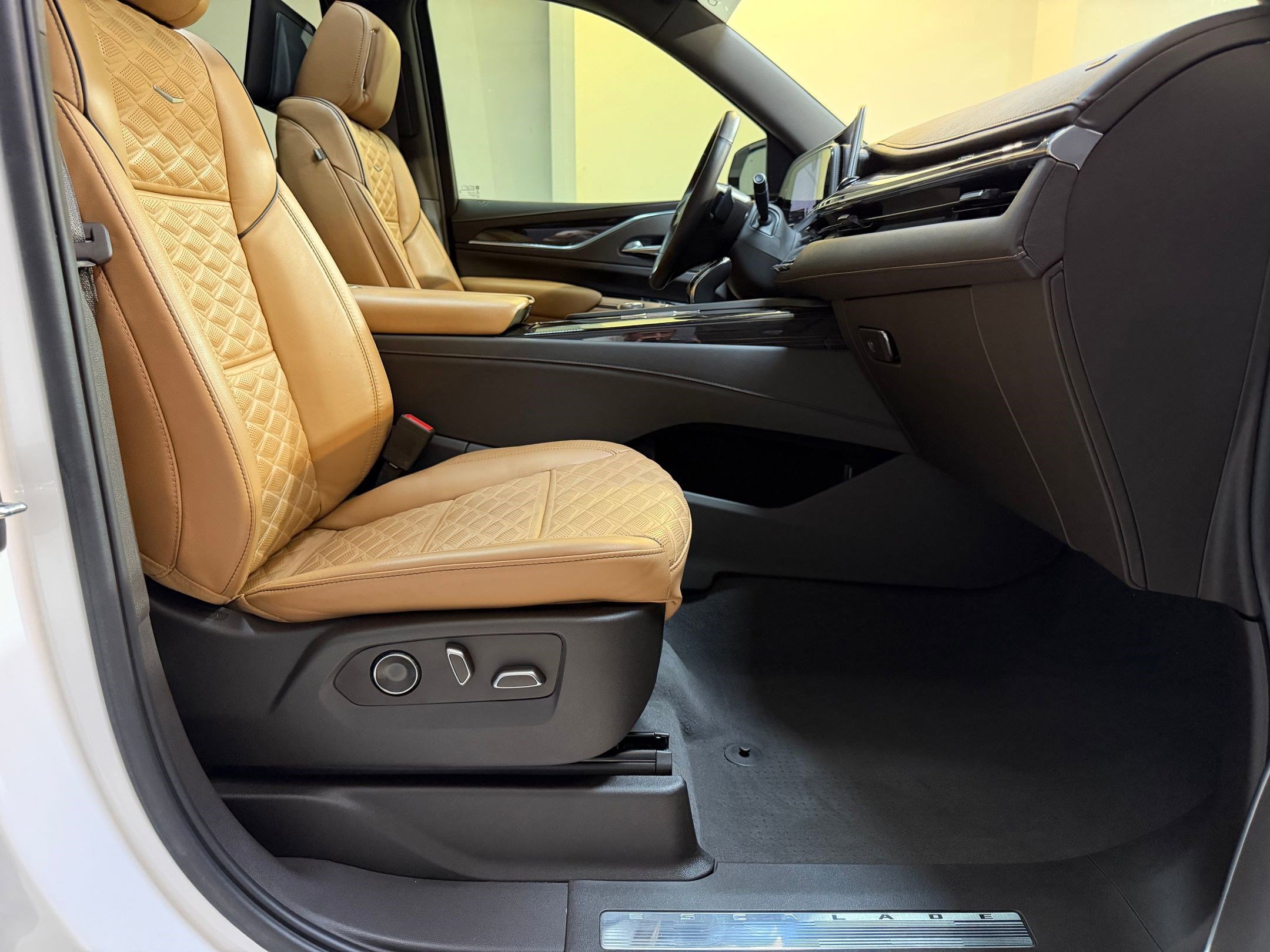 Used 2021 Cadillac Escalade Premium Luxury image 58