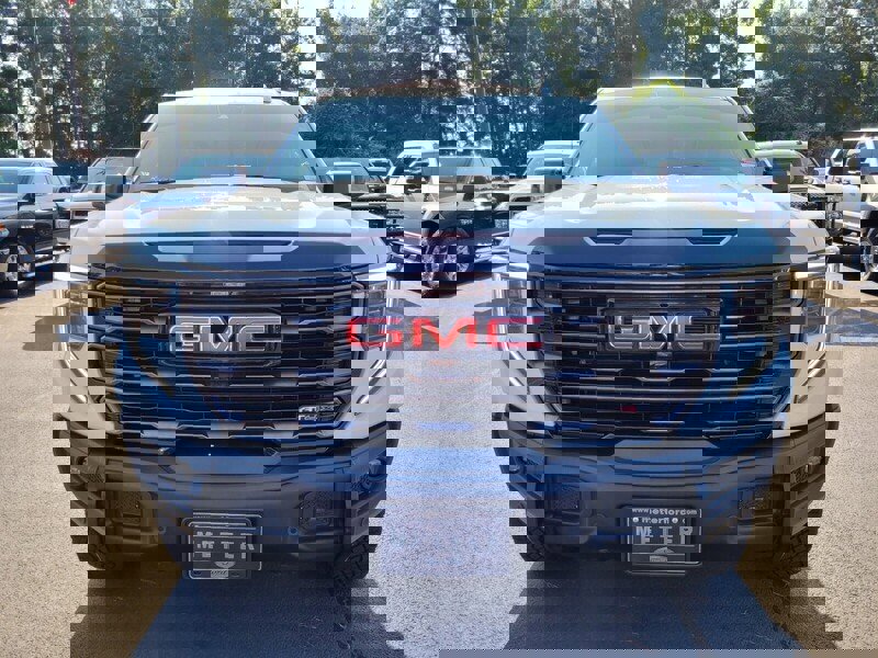 Used 2024 GMC Sierra 1500 AT4X image 2