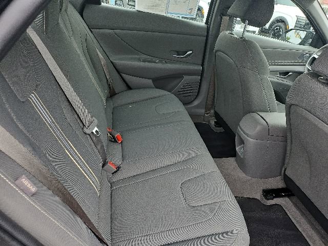 Certified 2025 Hyundai Elantra SEL FWD image 18