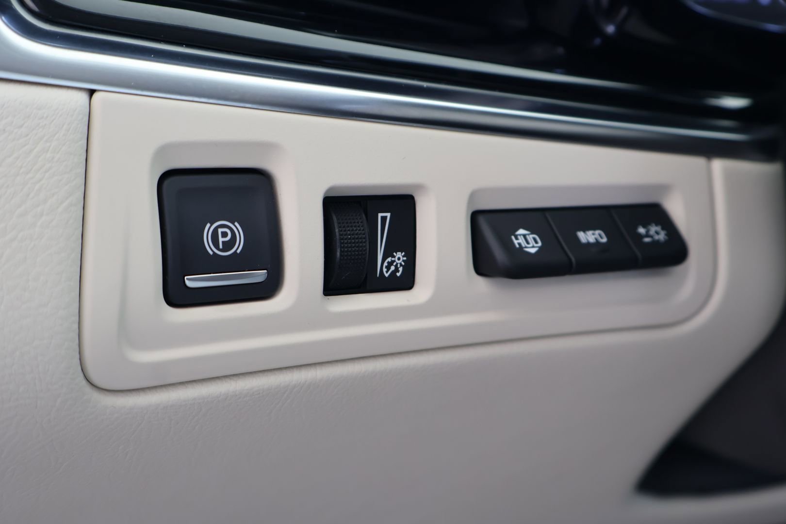 Used 2022 Cadillac XT6 Premium Luxury w/ Technology Package image 22