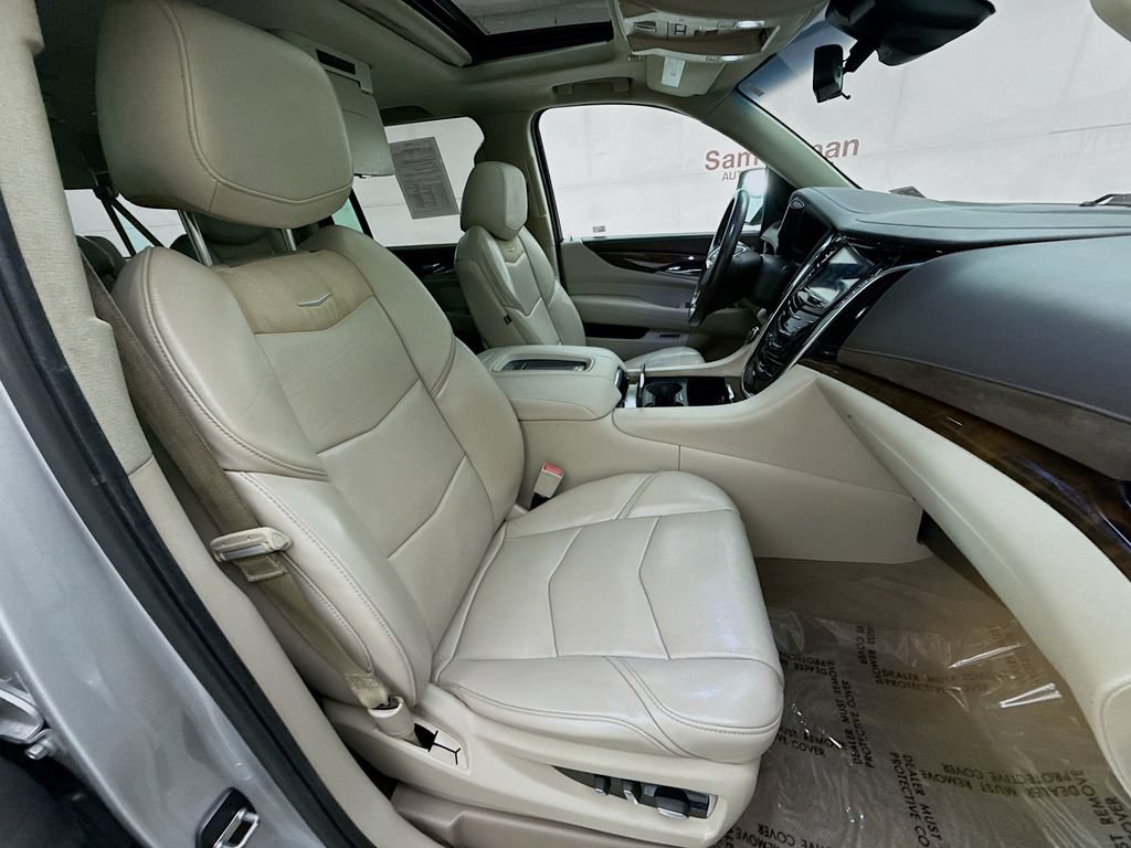 Used 2017 Cadillac Escalade ESV Luxury AWD/4WD image 32