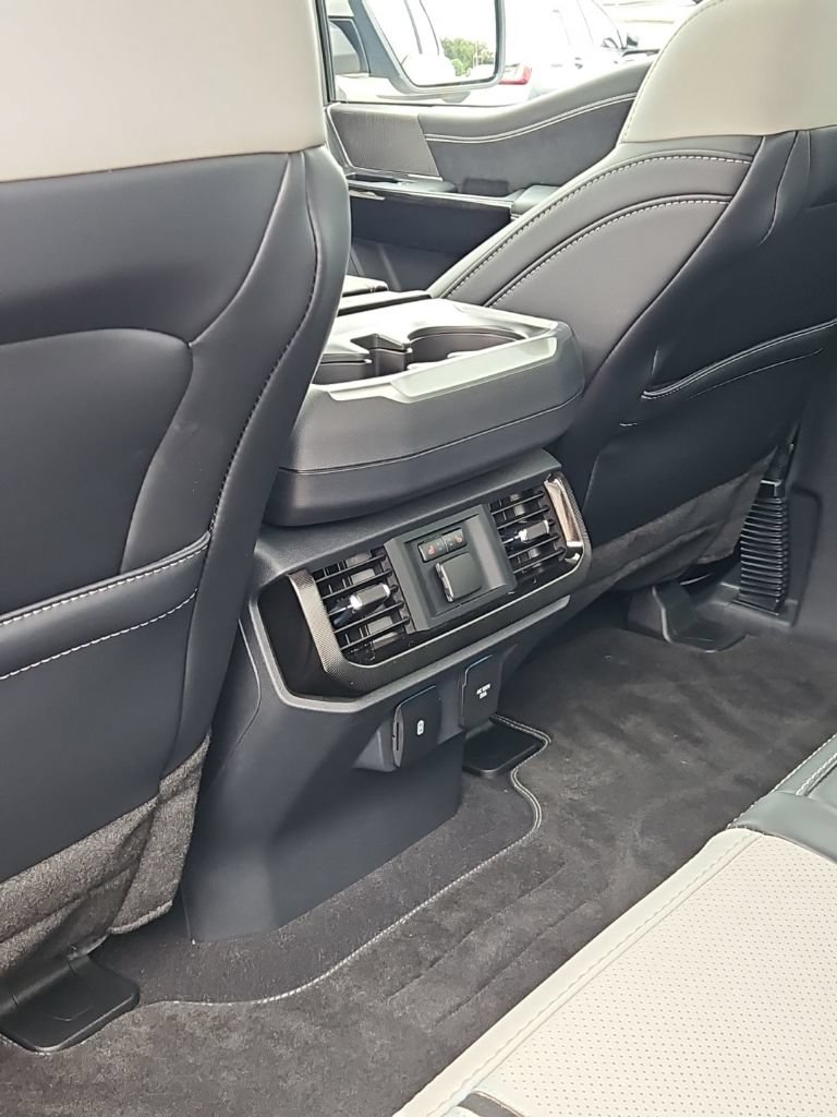 Used 2023 Ford F150 Lightning Platinum AWD/4WD image 25