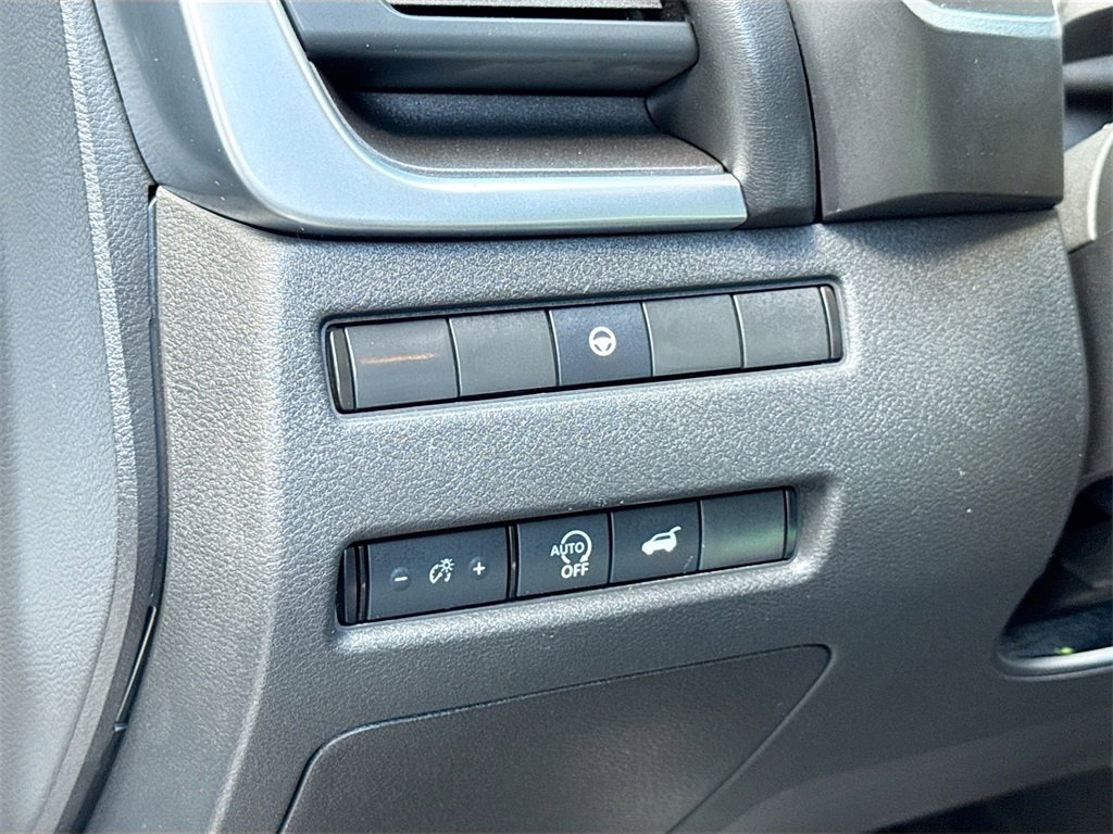 Used 2024 Nissan Rogue SV image 25