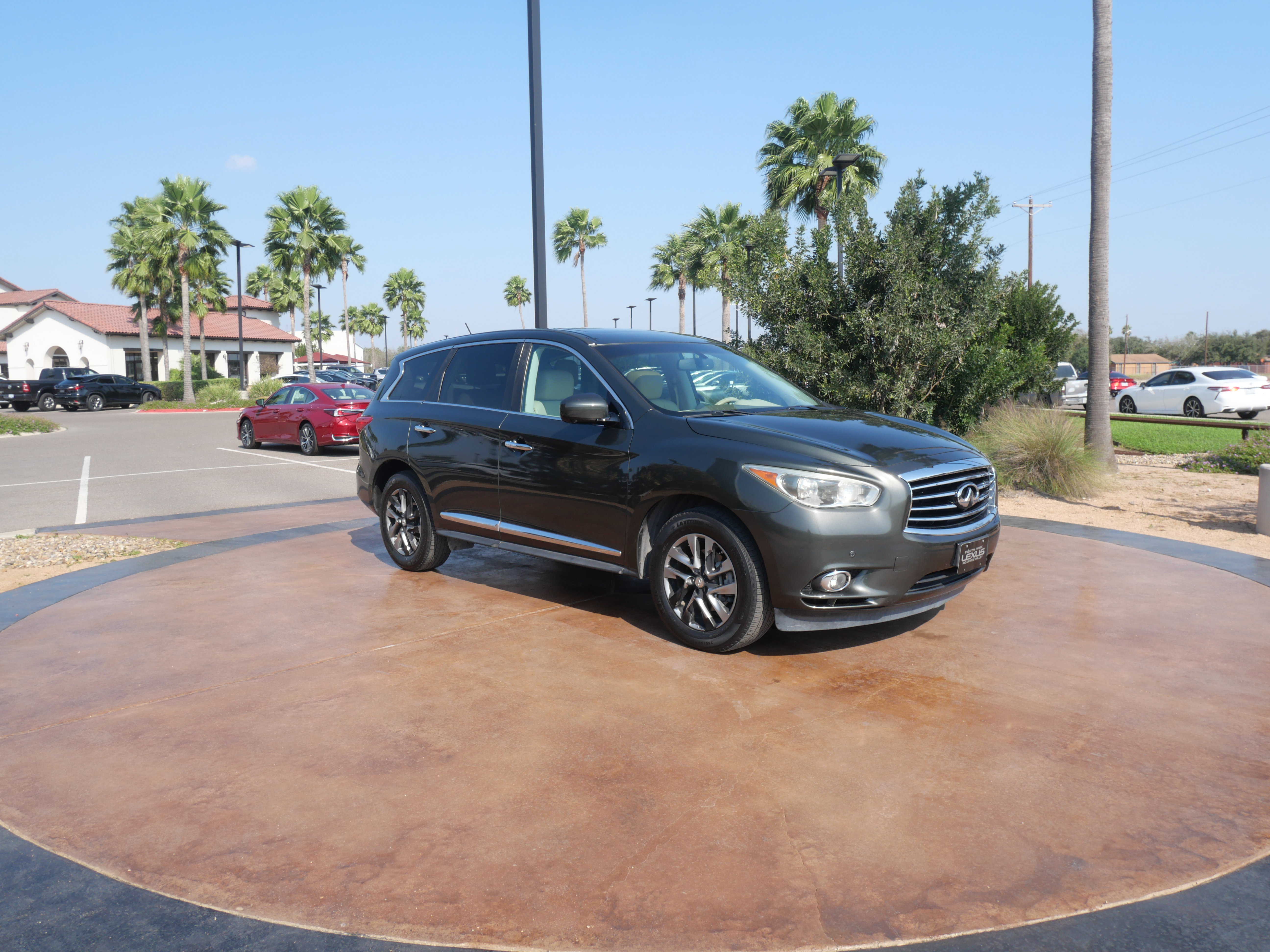 Used 2013 INFINITI JX35 AWD w/ Premium Pkg image 1