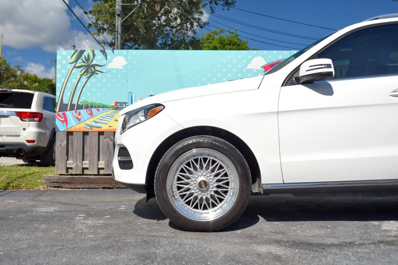 Used 2017 Mercedes-Benz GLE 350 w/ Premium 1 Package image 11