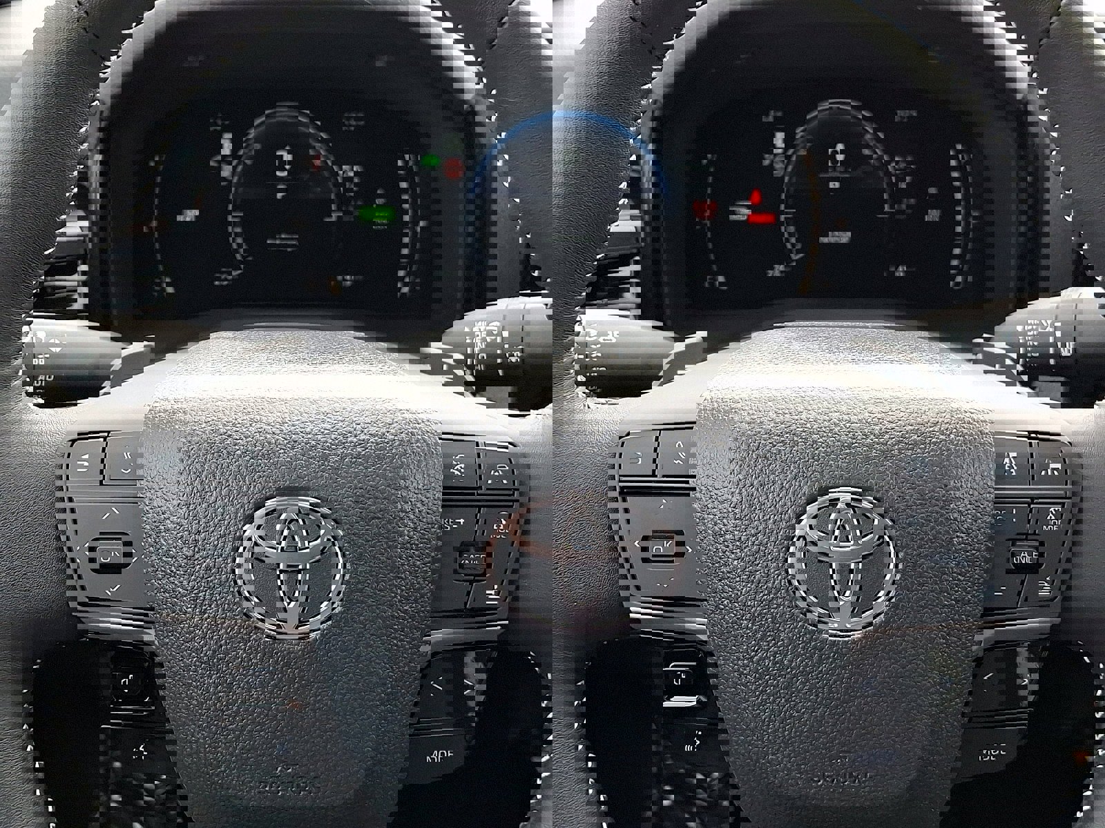 Used 2026 Toyota Camry Hybrid w/ Multimedia Upgrade Package FWD image 19