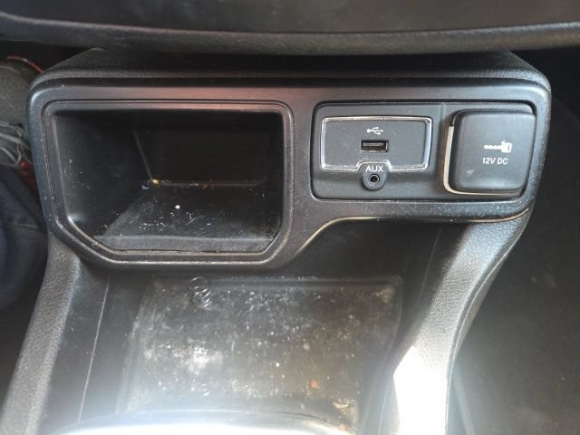 Used 2020 Jeep Renegade Altitude w/ UConnect 8.4 Nav Group FWD image 29