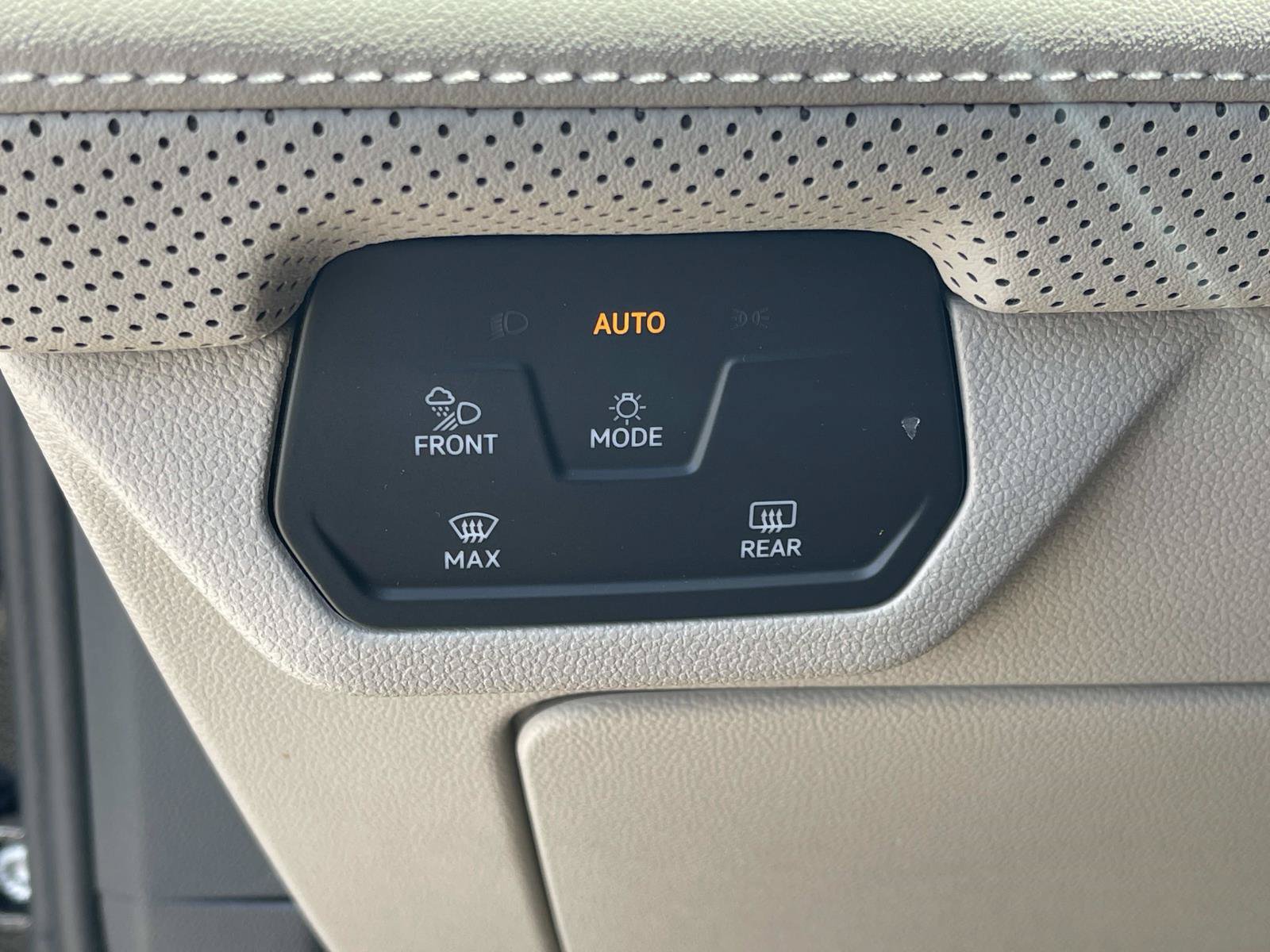 Used 2025 Volkswagen Atlas SE FWD image 25