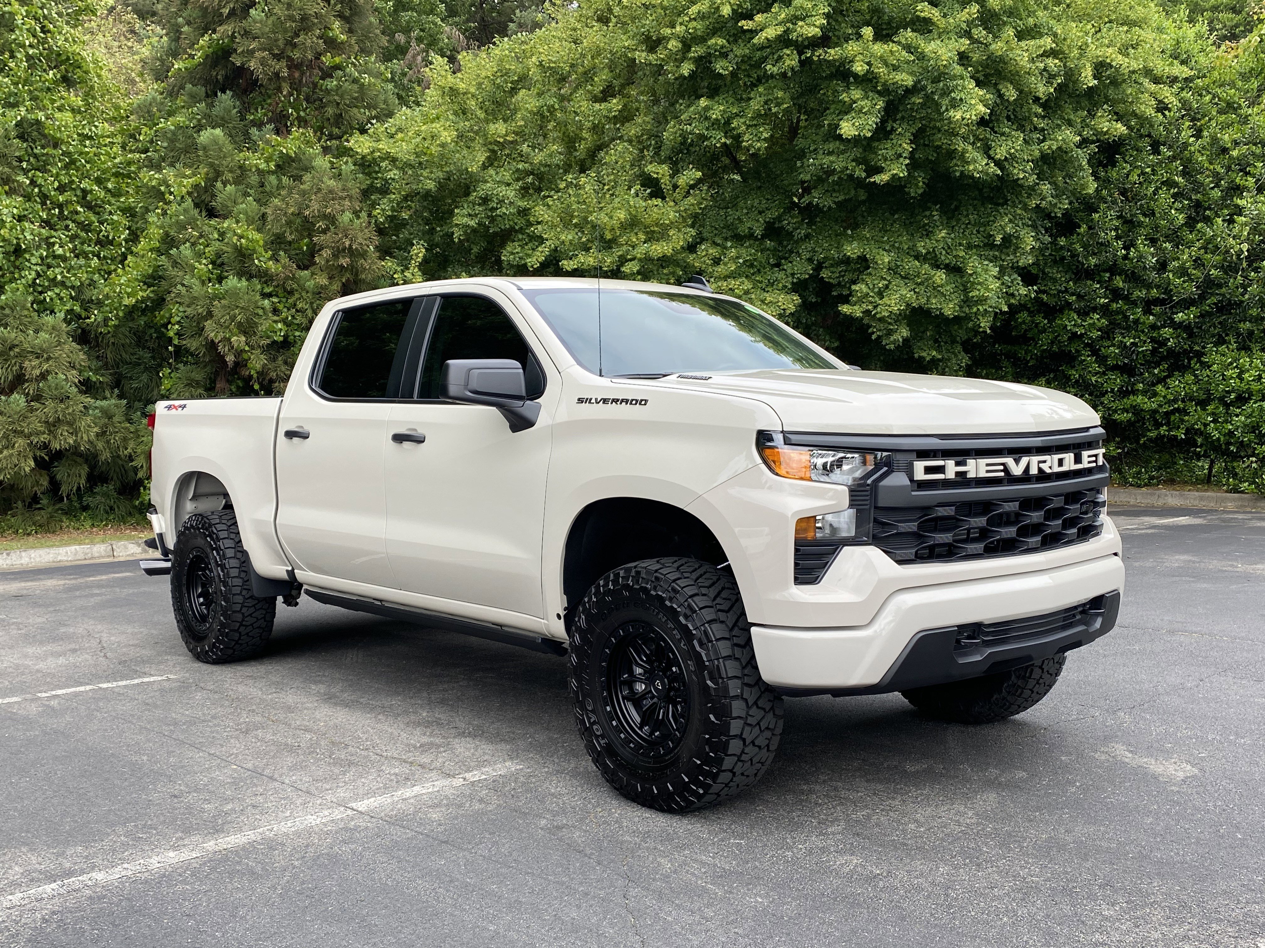Used 2026 Chevrolet Silverado 1500 Custom w/ Turbomax Blackout Package AWD/4WD image 2