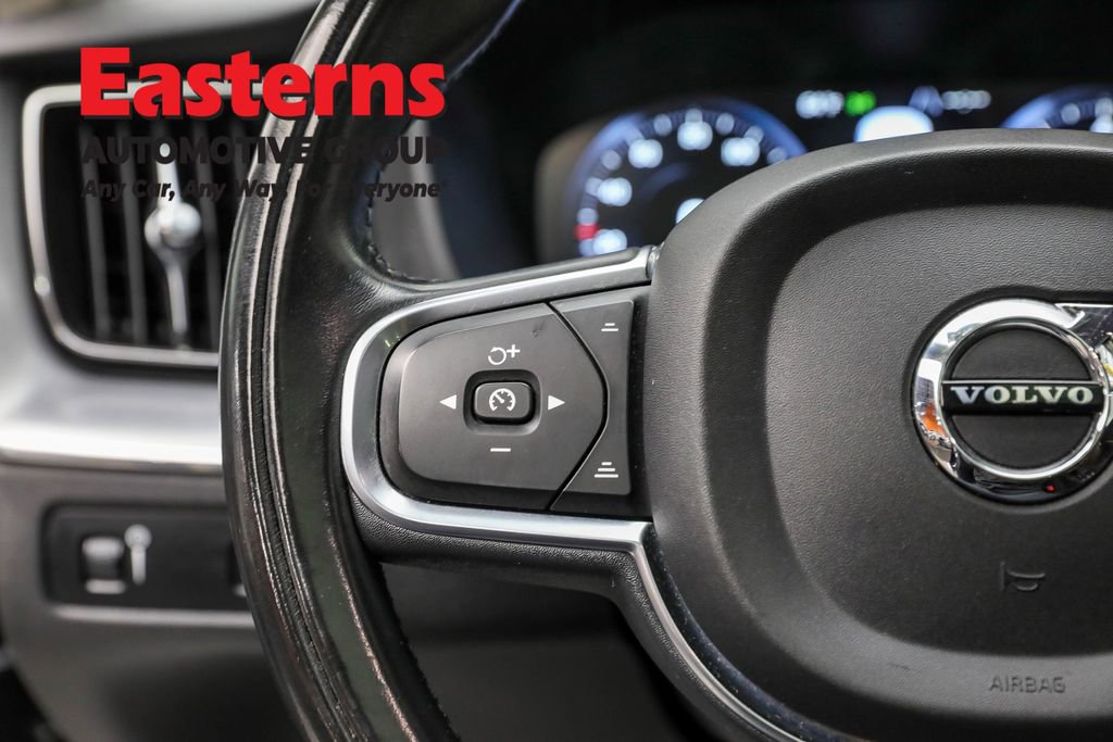 Used 2019 Volvo XC60 T5 Momentum w/ Multimedia Package image 18