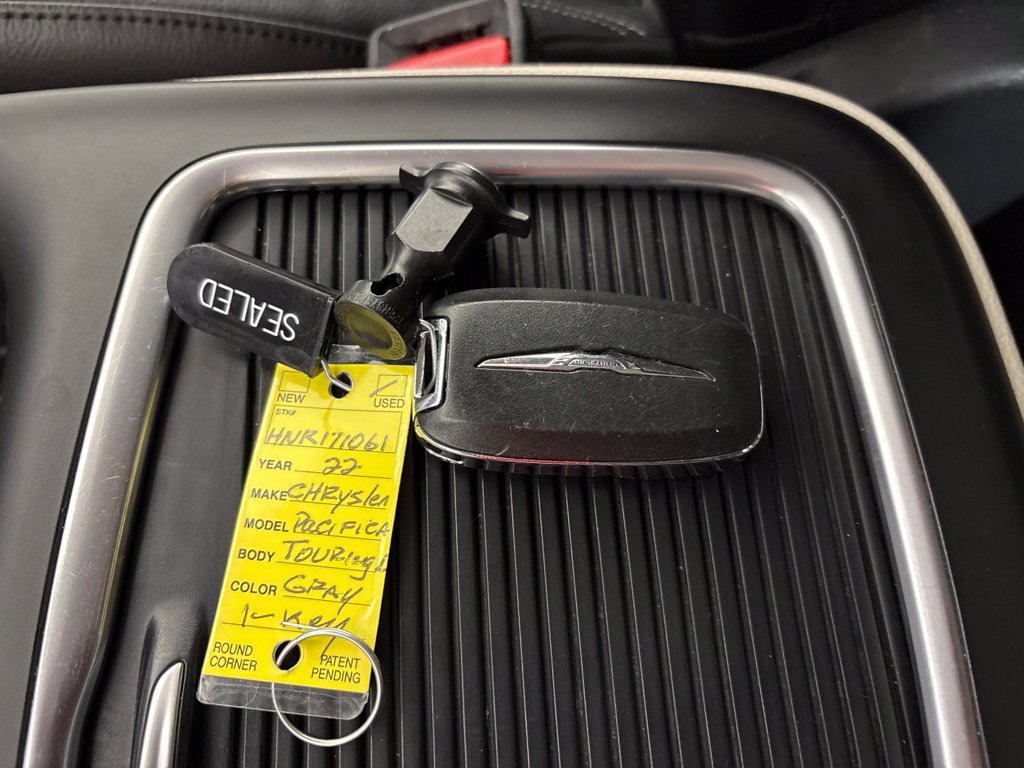 Used 2022 Chrysler Pacifica Touring-L FWD image 38