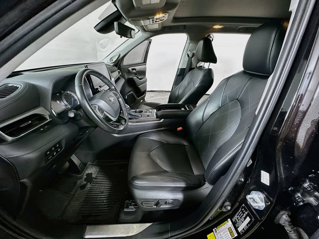 Used 2022 Toyota Highlander Platinum FWD image 18