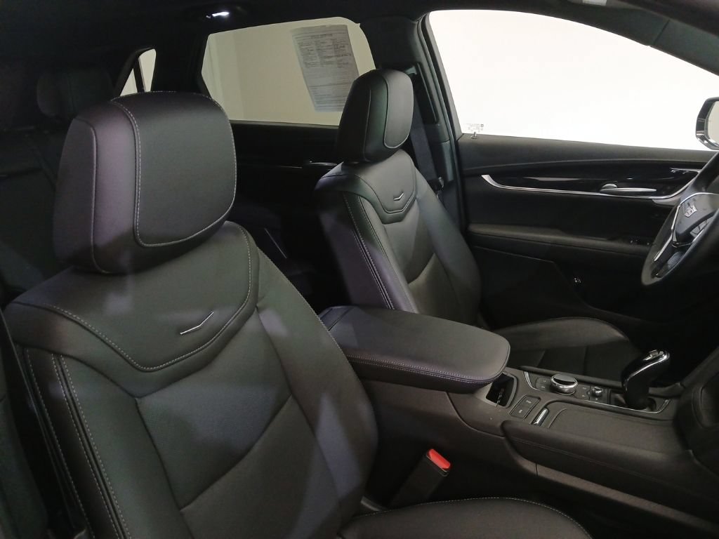 Certified 2025 Cadillac XT5 Premium Luxury w/ Technology Package AWD/4WD image 12