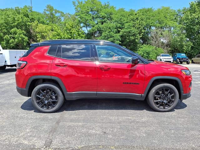 Certified 2023 Jeep Compass Latitude w/ Sun and Sound Group AWD/4WD image 12