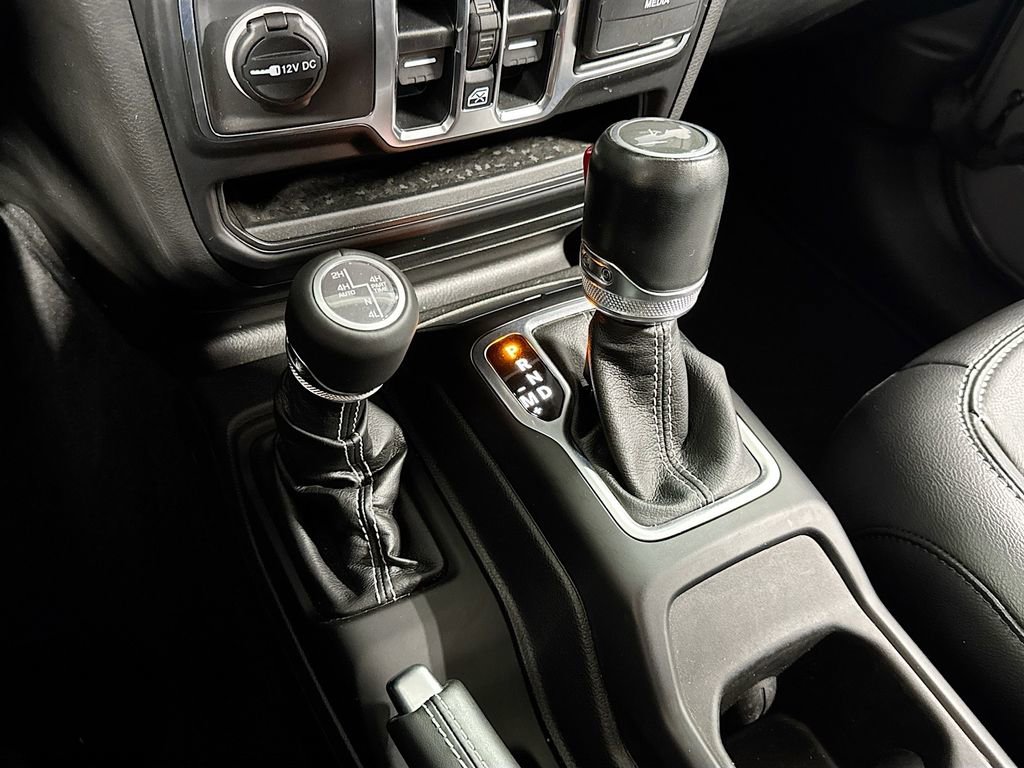 Used 2023 Jeep Wrangler Unlimited Sahara w/ Cold Weather Group AWD/4WD image 28