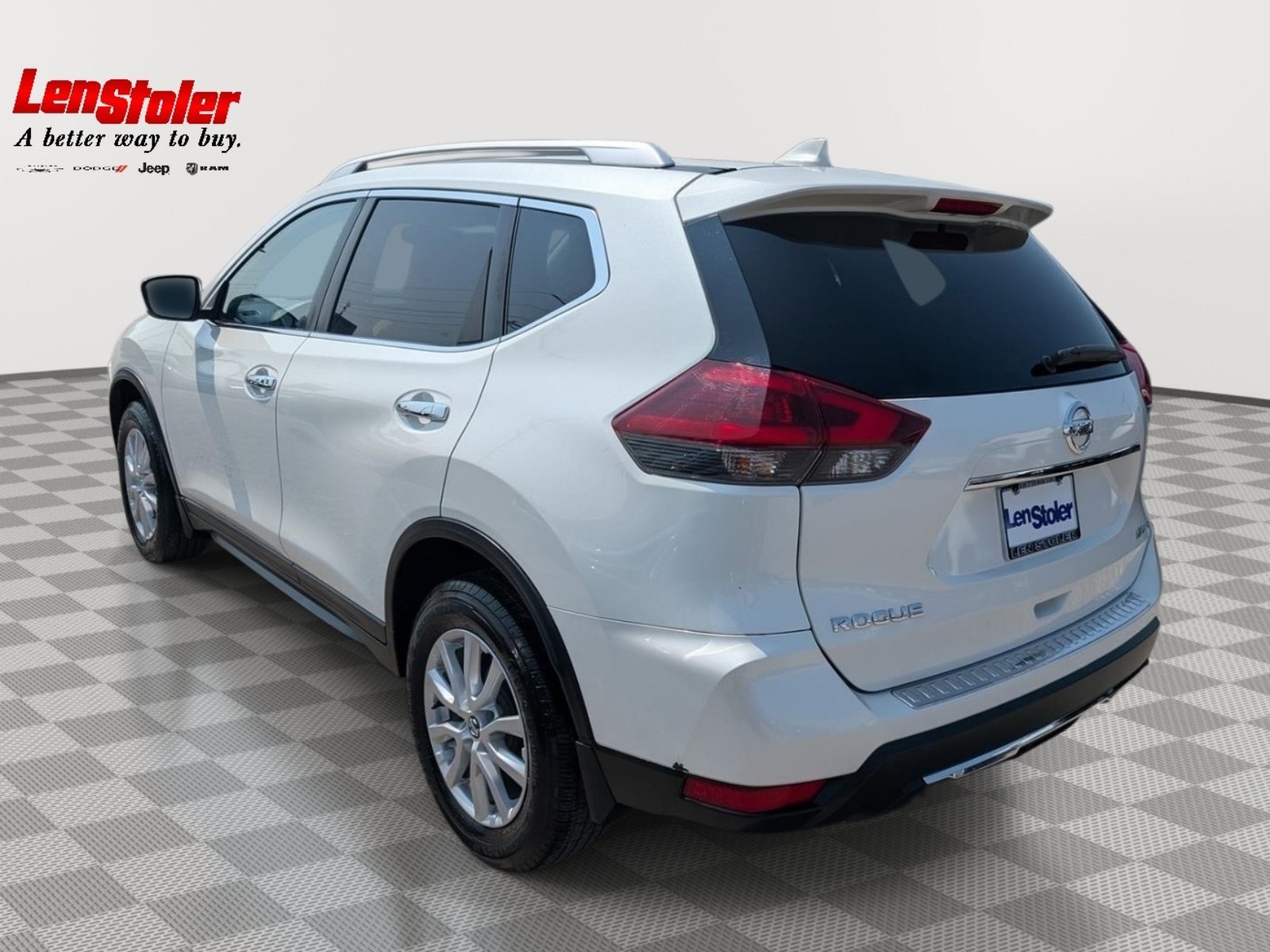 Used 2018 Nissan Rogue SV AWD/4WD image 3