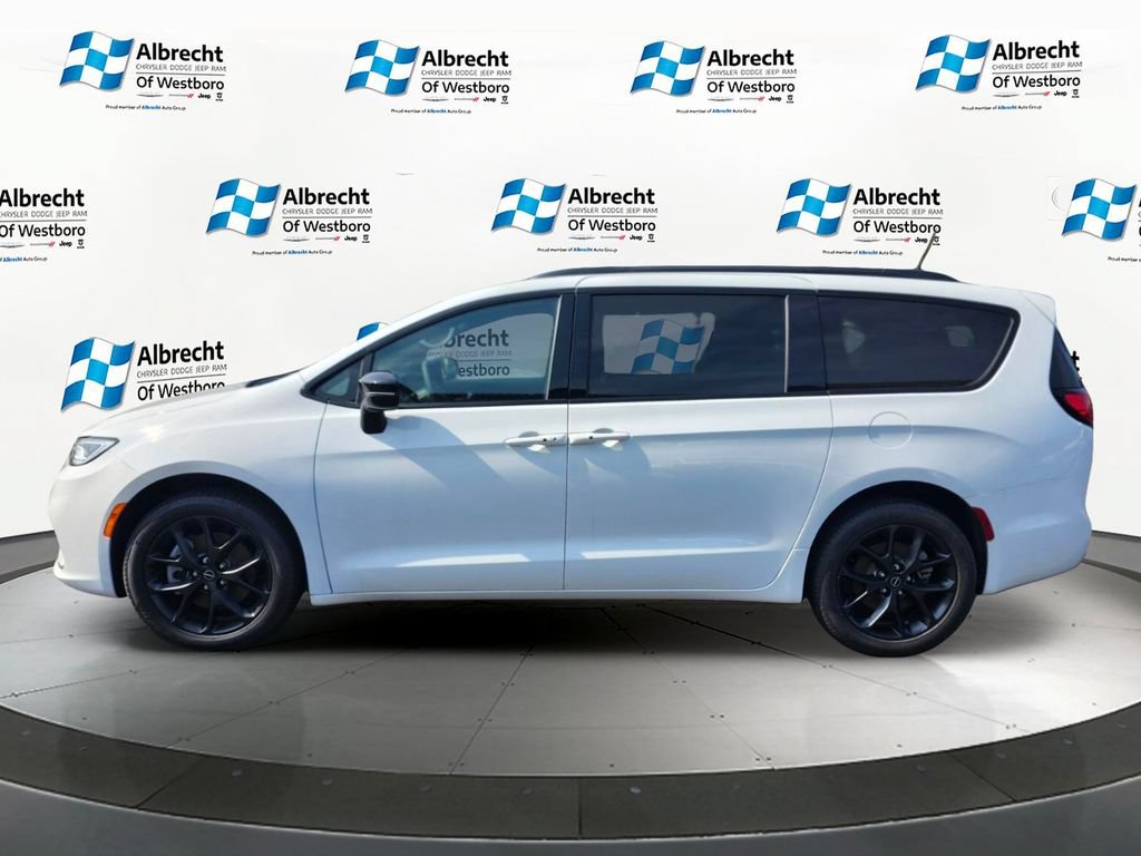New 2026 Chrysler Pacifica Select w/ S Appearance Package AWD/4WD image 2