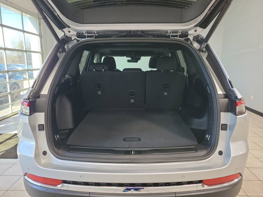 New 2026 Jeep Grand Cherokee Laredo X image 8