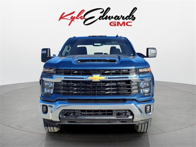 Used 2025 Chevrolet Silverado 2500 LT image 2