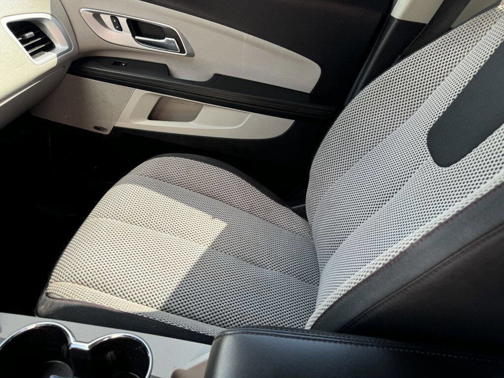 Used 2017 Chevrolet Equinox LT w/ Convenience Package image 13