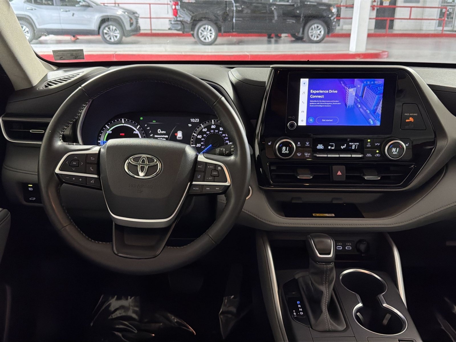 Used 2024 Toyota Highlander XLE AWD/4WD image 16