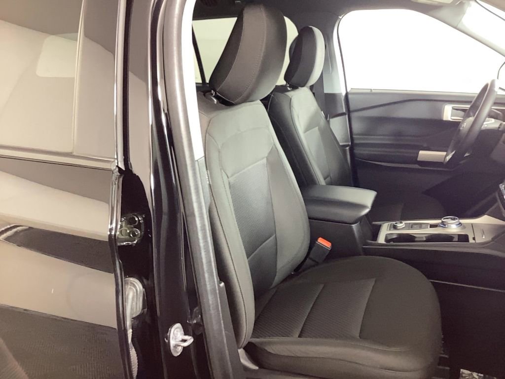 Used 2023 Ford Explorer XLT image 7