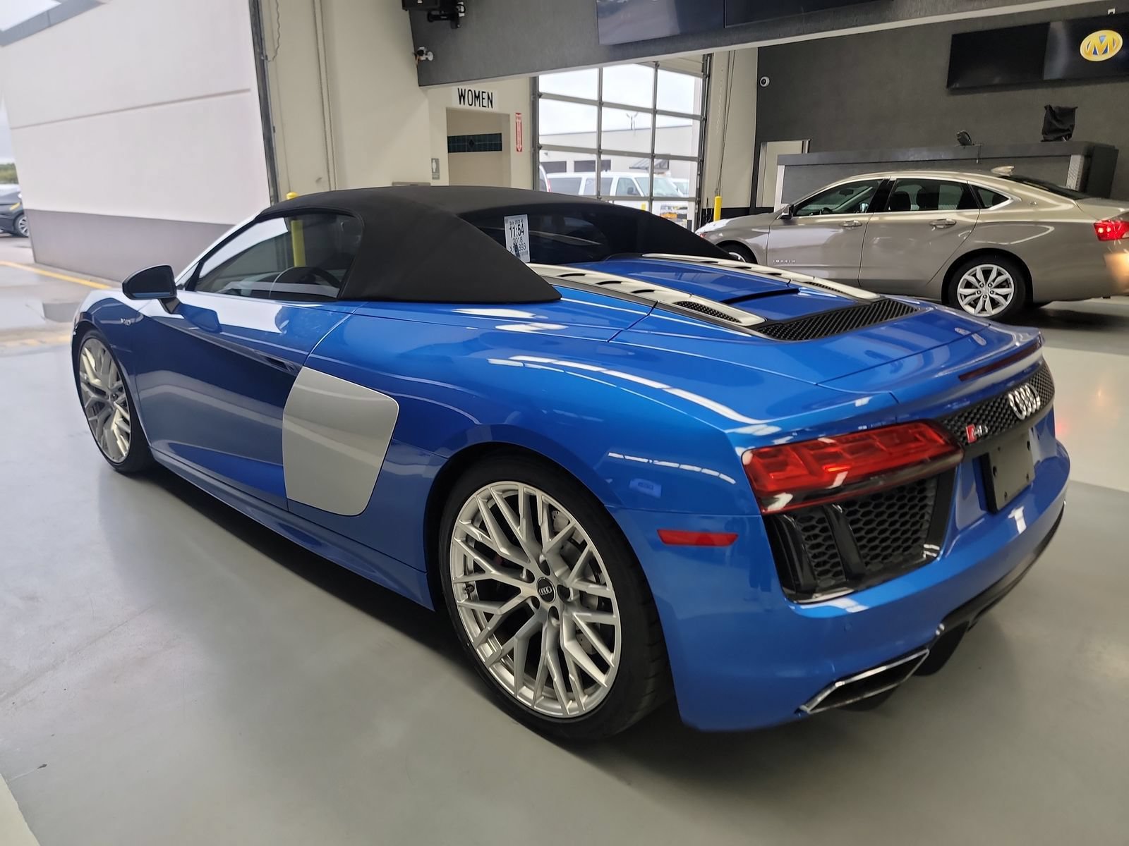 Used 2018 Audi R8 V10 AWD/4WD image 2