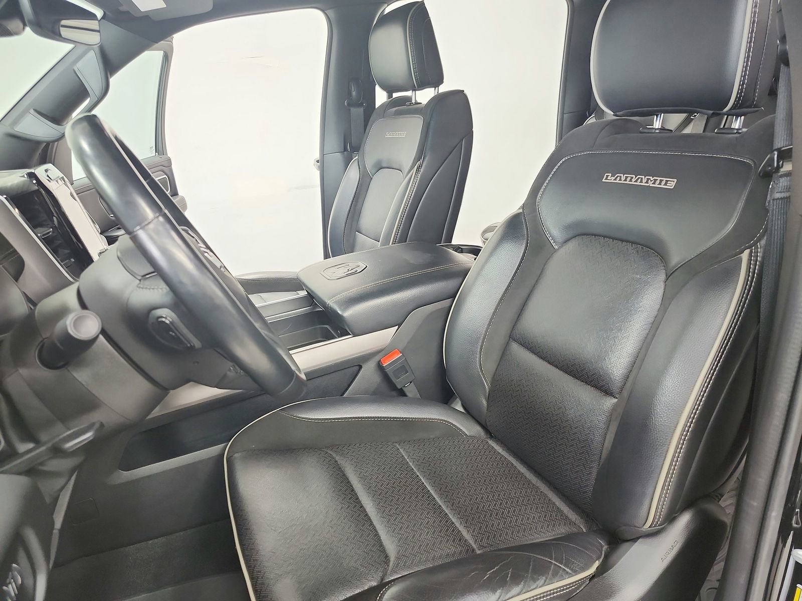 Used 2023 RAM 1500 Laramie AWD/4WD image 19