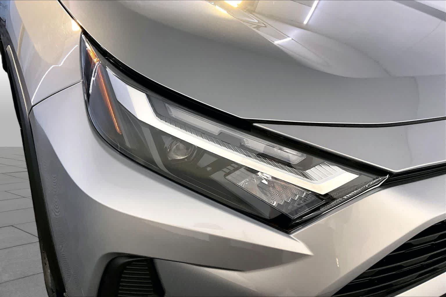 Used 2022 Toyota RAV4 XLE w/ Convenience Package AWD/4WD image 27