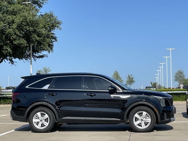 Used 2025 Kia Sorento LX FWD image 3