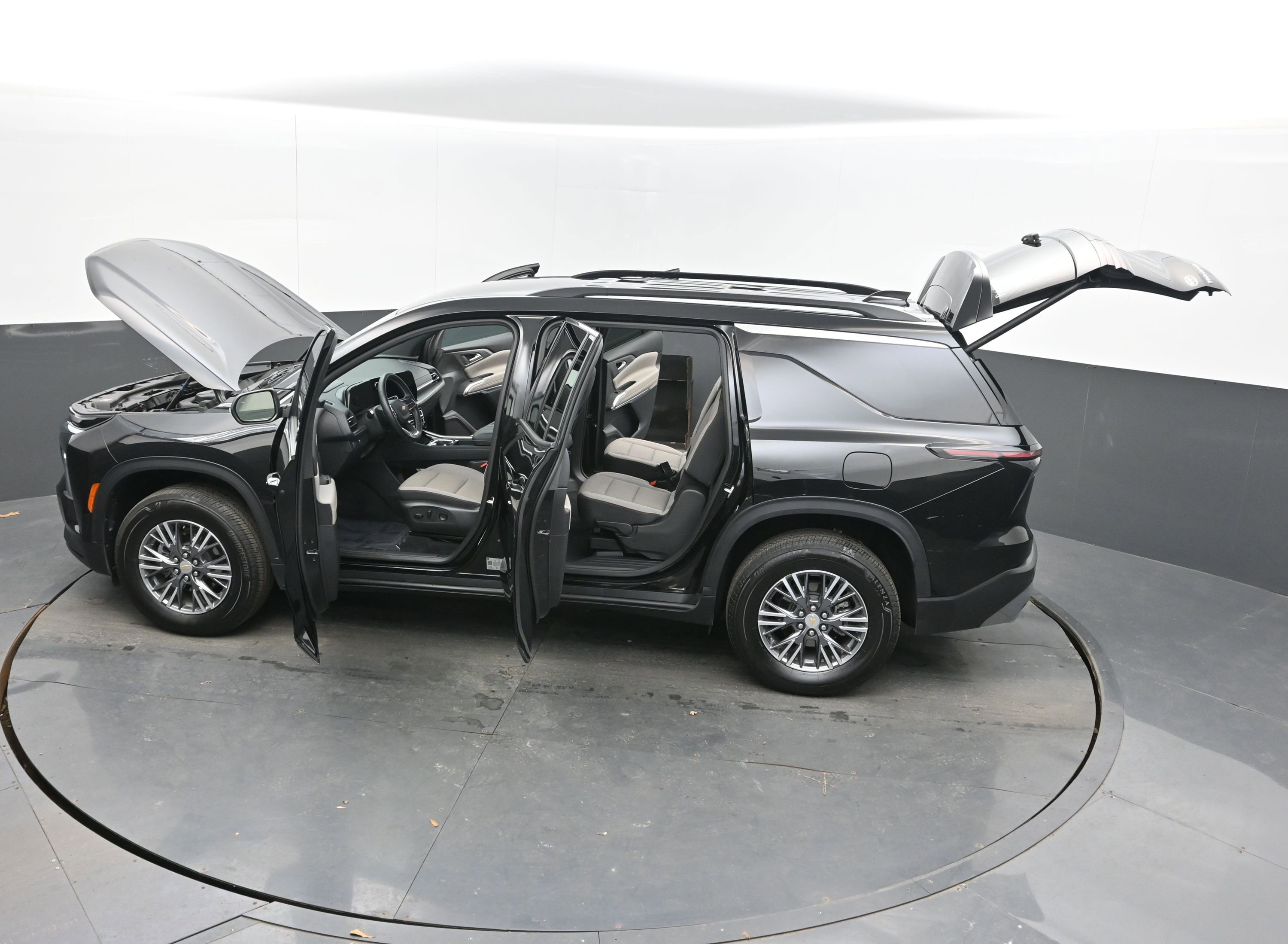 Used 2025 Chevrolet Traverse LT image 37