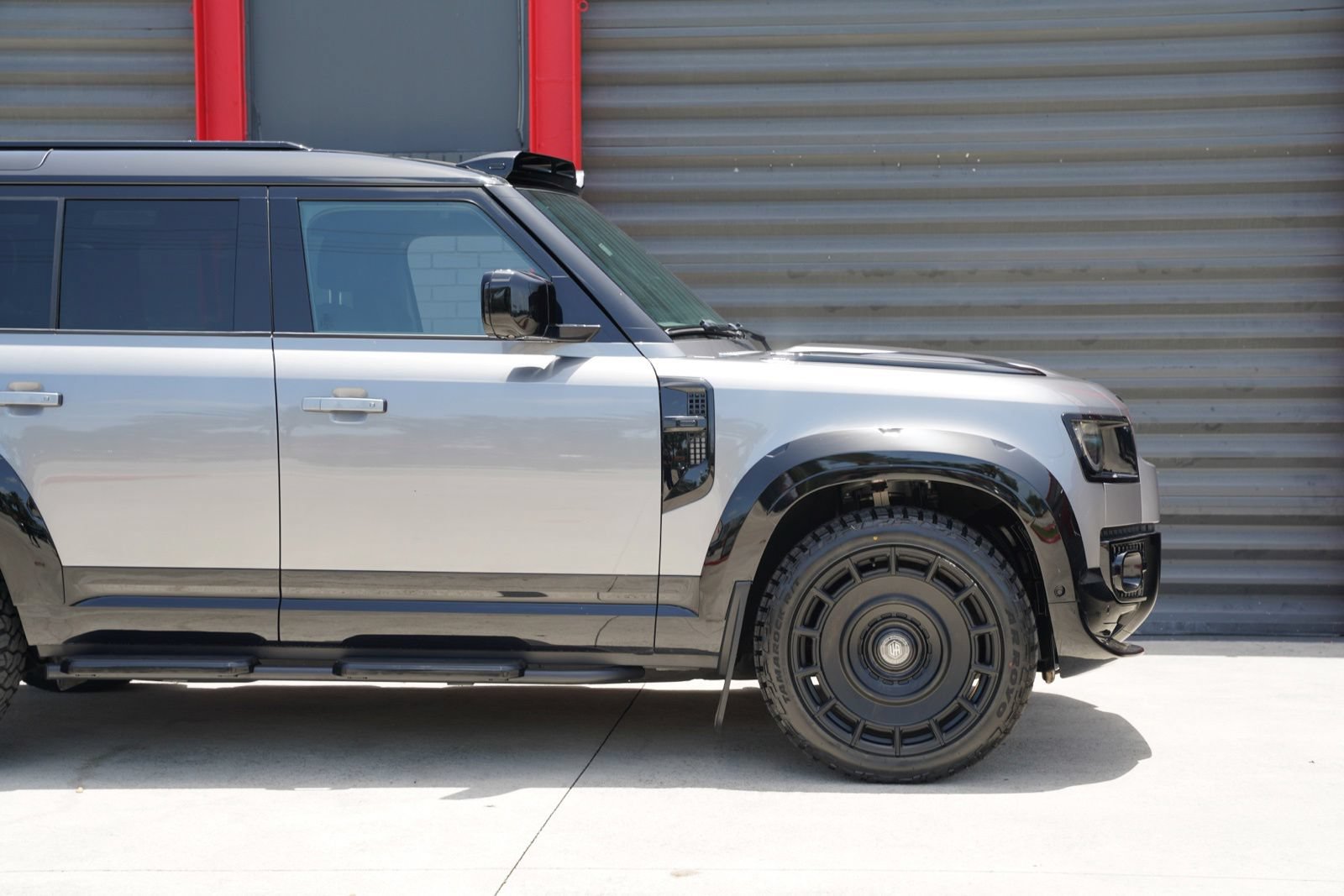 Used 2023 Land Rover Defender 110 X-Dynamic SE AWD/4WD image 5
