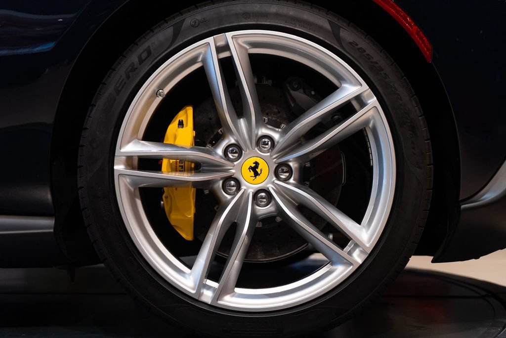 Certified 2024 Ferrari Roma Spider RWD image 45