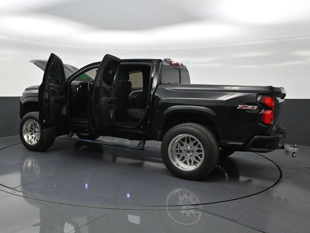 Used 2025 Chevrolet Colorado Z71 AWD/4WD image 31
