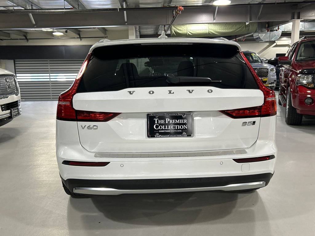 Used 2025 Volvo V60 B5 Cross Country Ultra AWD/4WD image 3
