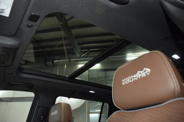 Used 2023 Chevrolet Suburban High Country image 48