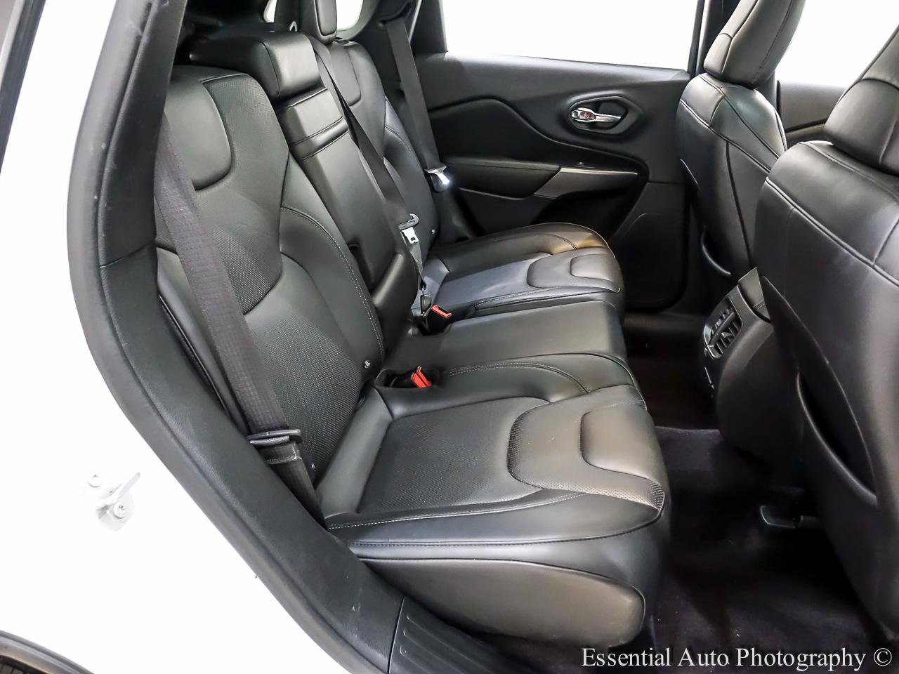 Used 2019 Jeep Cherokee Limited image 31