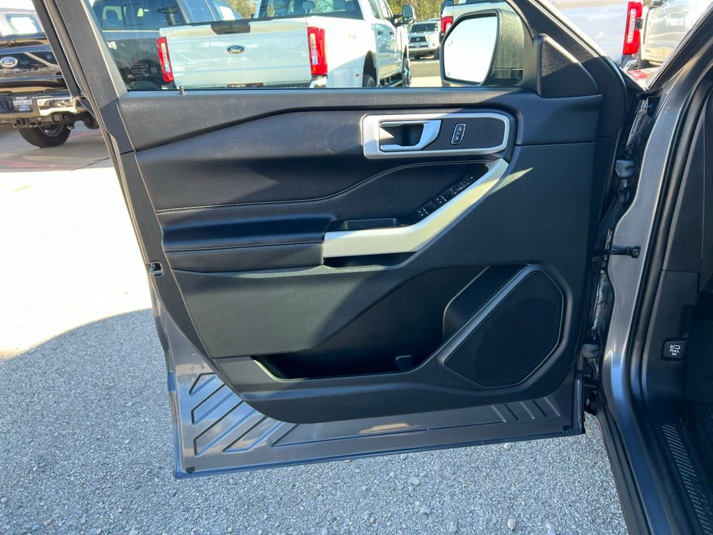 Used 2021 Ford Explorer XLT image 11