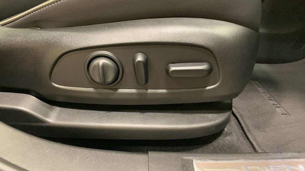 Used 2021 GMC Acadia Denali w/ Denali Technology Package image 13