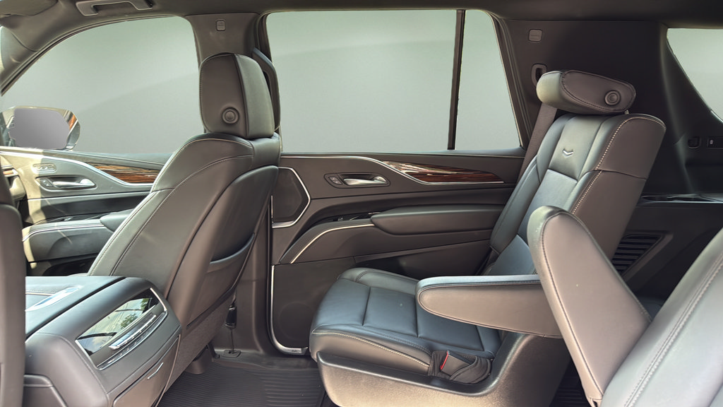 Used 2021 Cadillac Escalade Luxury AWD/4WD image 23